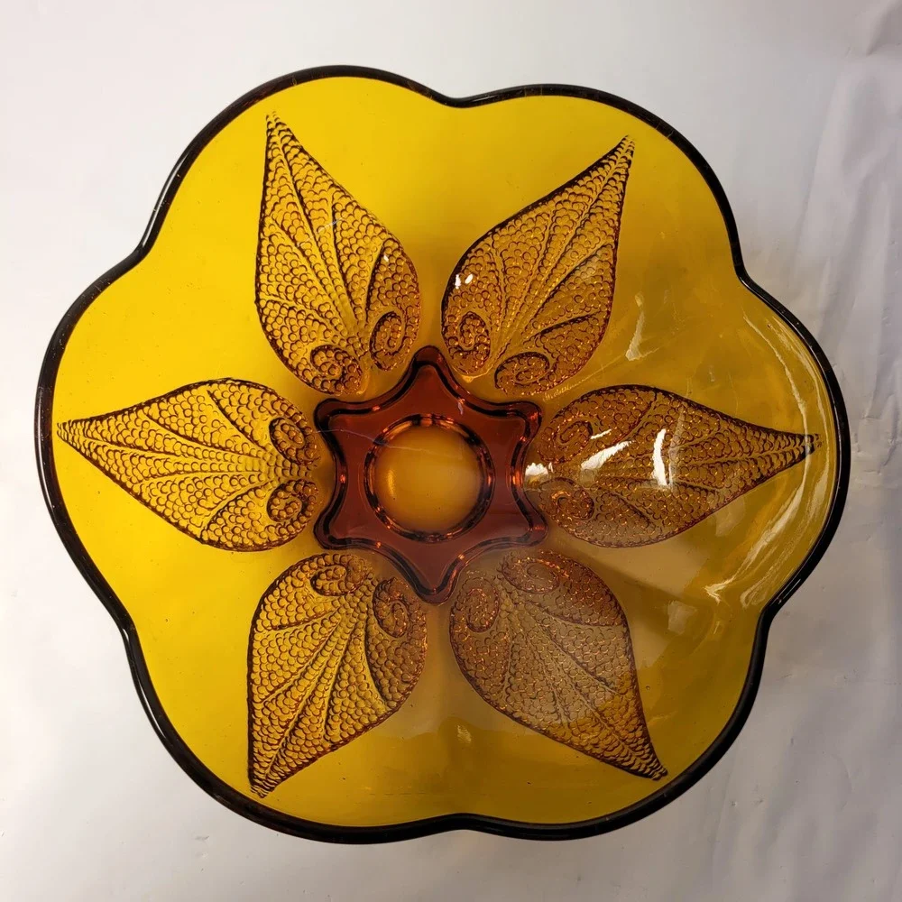 Indiana Glass Tiara Sandwich Leaf Bowl Amber Mid-Century Modern Scalloped 7 inch